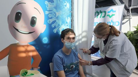 Iisraelis vaktsineeritakse nüüd ka teismelisi. Iisraelis vaktsineeritakse nüüd ka teismelisi.