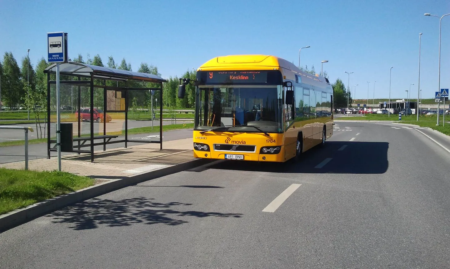 Tartu linnaliinidel võib kahe nädala vältel kohata erkkollast värvi  diiselelektri hübriidbussi.