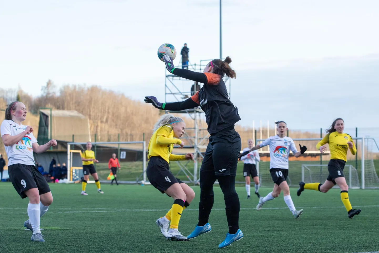 Tuleviku ja Suure-Jaani Unitedi ühendnaiskonnale sai karikasari otsa kohe esimese kohtumisega: kolmapäeval kaotas ta karikasarja veerandfinaalis 0:4 Tallinna Kalevile.