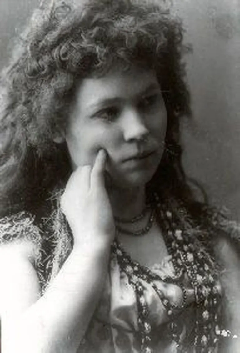 Reprofoto. «Preciosa» (C. M. Weber). Vanemuine, 1896. Preciosa - Amalie Konsa. Originaalfoto autor: Paul Lanz., ETMM _ Fk 384/d, Eesti Teatri- ja Muusikamuuseum,