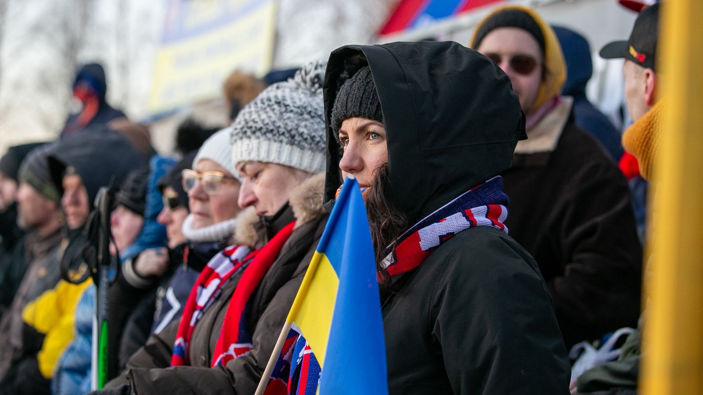 Paide fännid toetavad lisaks oma lemmikule ka Ukrainat.