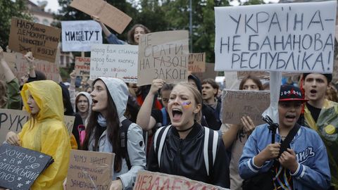 Suurim sõjaaegne korruptsioonijuhtum määrib Zelenskõi mainet