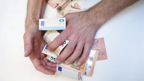 Mees kaotas kelmidele üle 5000 euro