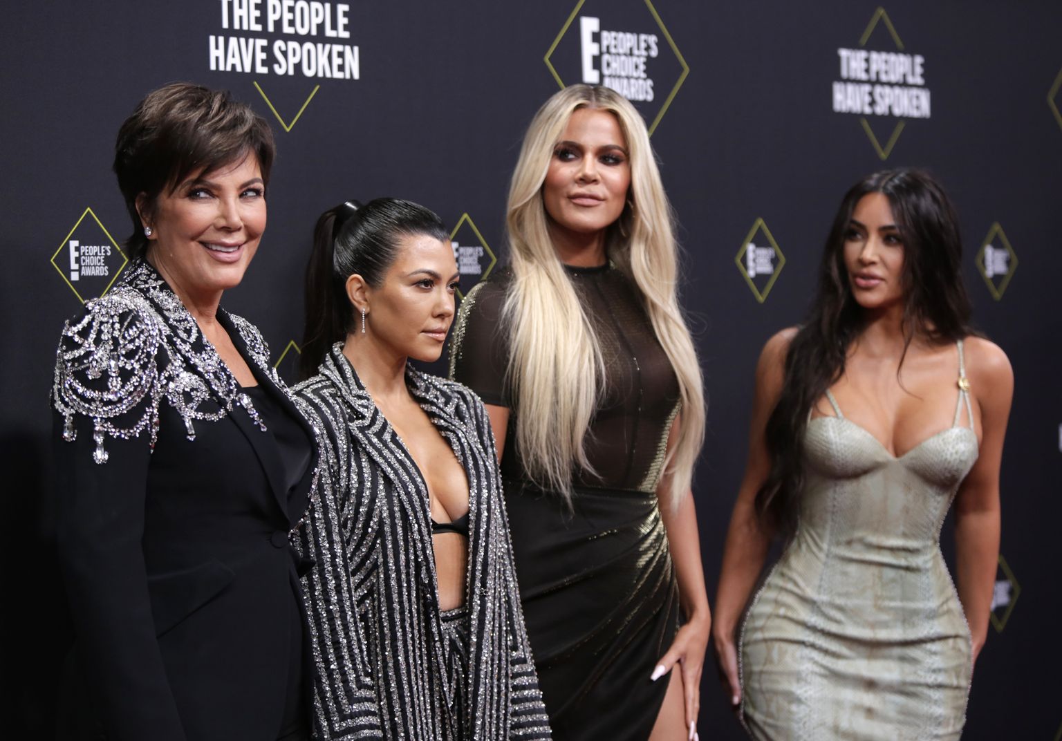 Kris Jenner, Kourtney Kardashian, Khloe Kardashian ja Kim Kardashian. Peoples Choice Awards, Santa Monica, California, U.S.10.11.2019.