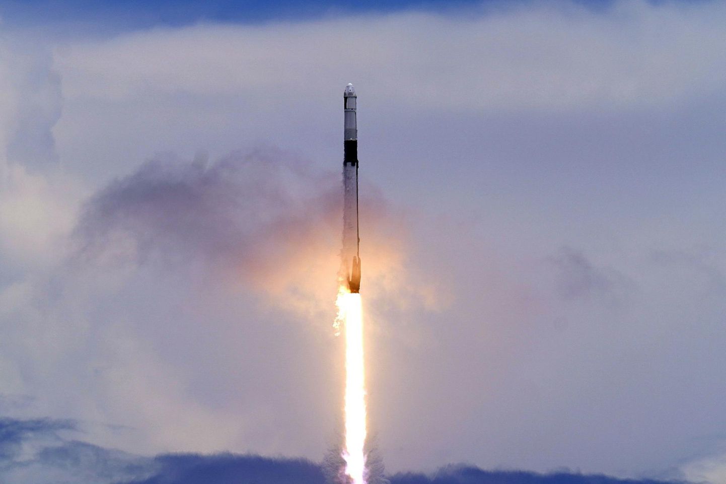 Reklaamsatelliidi lennutab orbiidile SpaceXi Falcon 9 rakett.