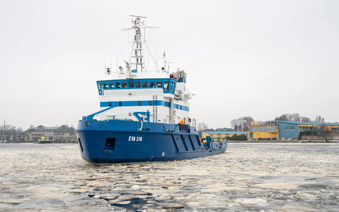 Jäämurdja EVA-316 on alates 10. jaanuarist kuni praeguseni teenindatud Pärnu lahel laevu 250 korda. Arhiivifoto.