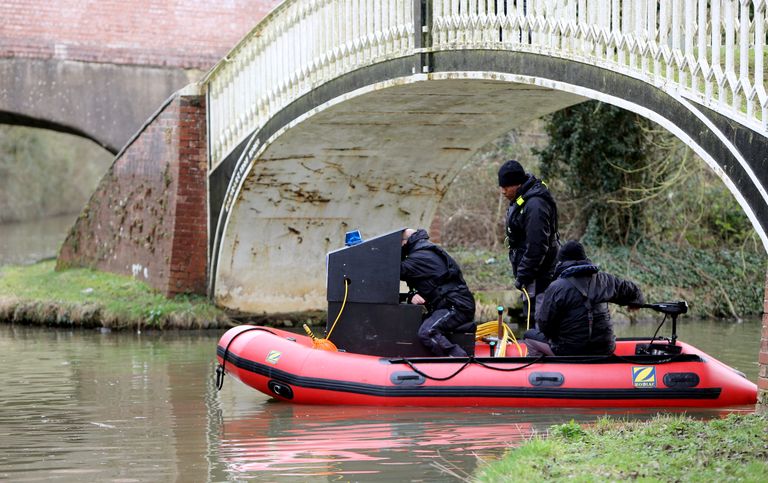 Politsei otsib Nicola Payne'i säilmeid lähedalasuvast kanalist.