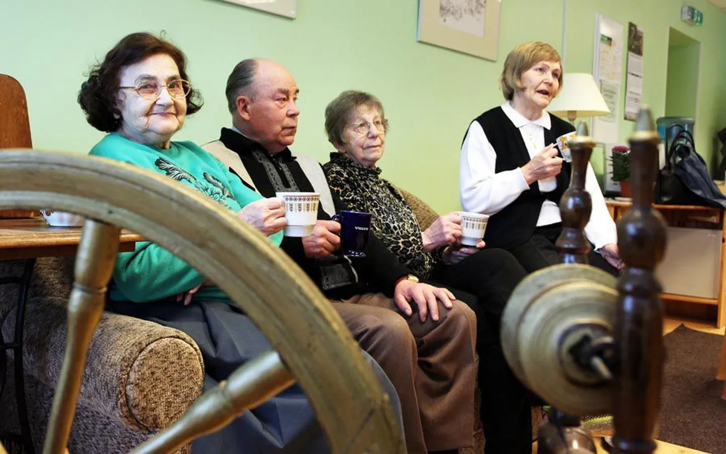 Pildil on Saku pensionäride ühingu Elukaar juhatuse liikmed (vasakult) Alma Kallion, Jüri Soome, Ly Madissoon ja Helmi Kreek.
