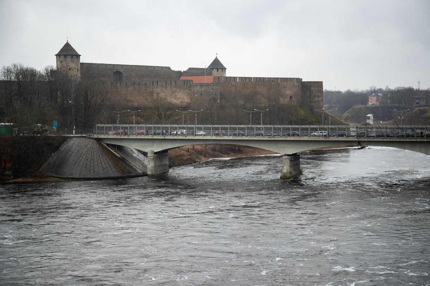 Narva promenaad ja sild. Pilt on illustratiivne.