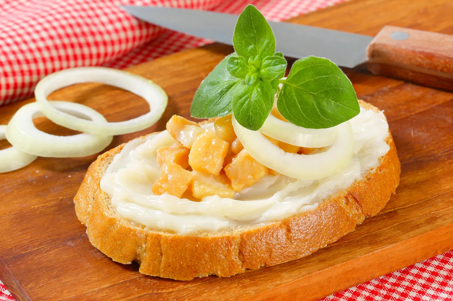 Bread with lard and greaves