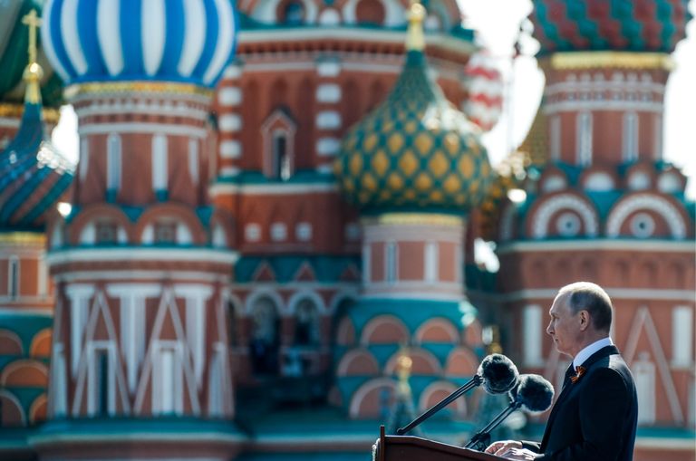 Vladimir Putin Punasel väljakul kõnet pidamas.