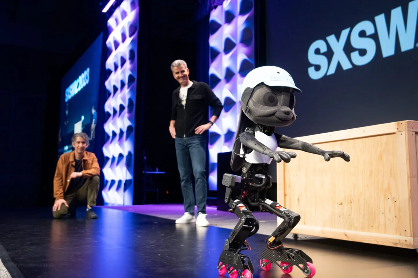 meelelahutustööstus käib tehnoloogia arenguga kaasas: Disney insenerid esitlesid trikke tegevat rulluiskudega robotjänest, mis hakkab tõenäoliselt tööle Disney Shanghai teemapargis Zootopia.