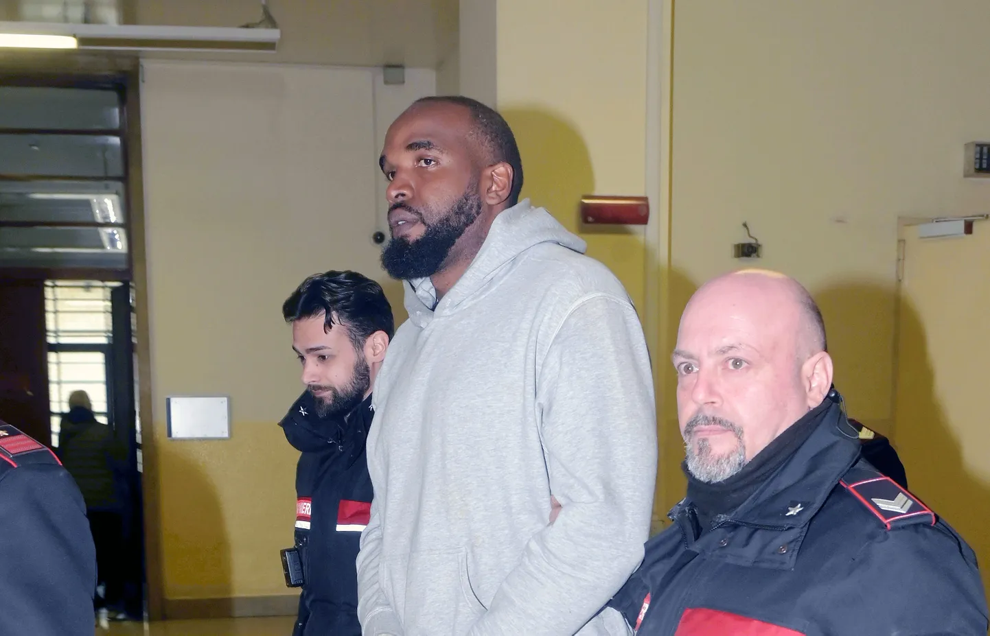Samardo Samuels (keskel).