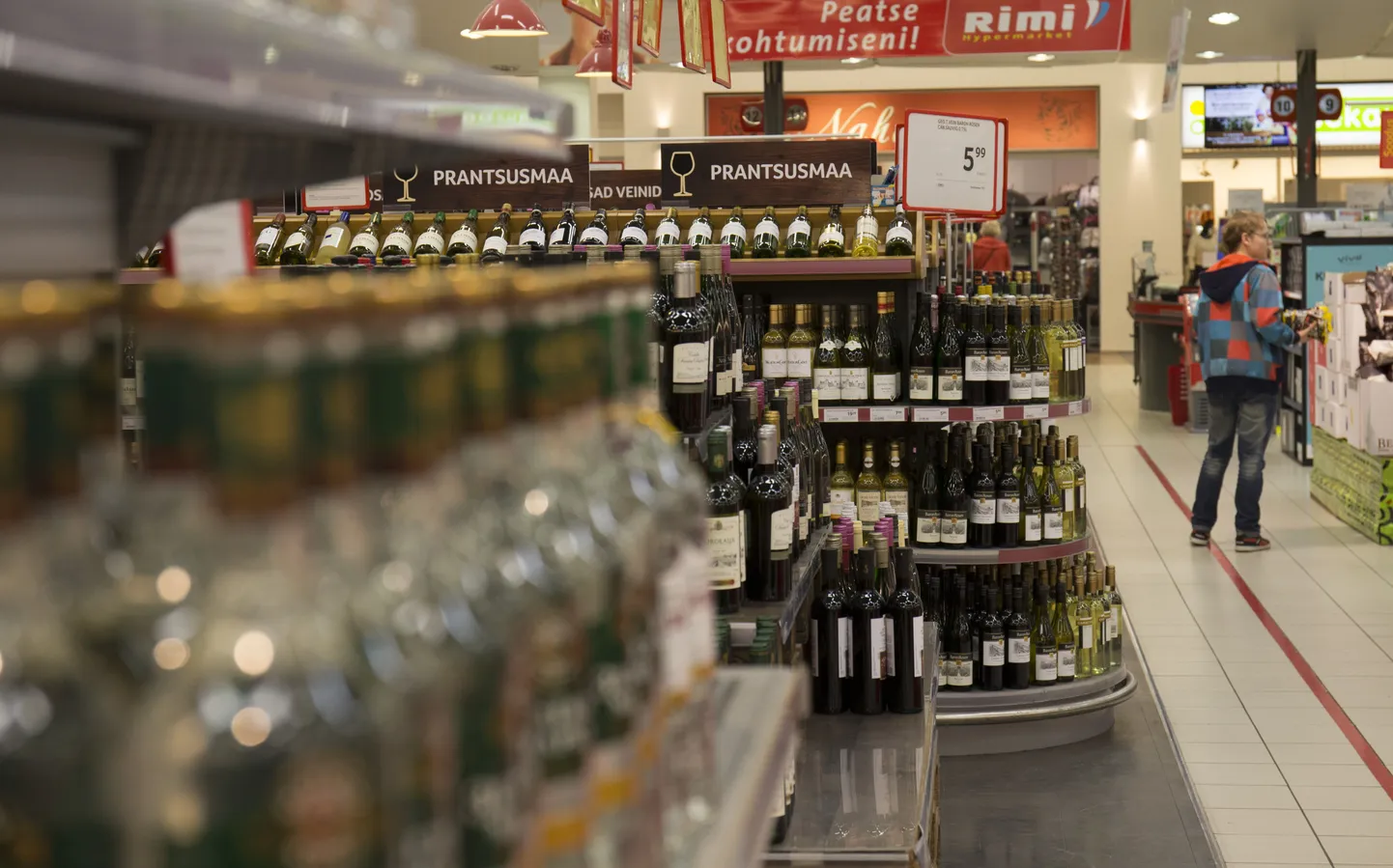 Endiselt on varaste huviorbiidiks lisaks tehnikale ja olmekaubale ka alkohol. Foto on illustratiivne!