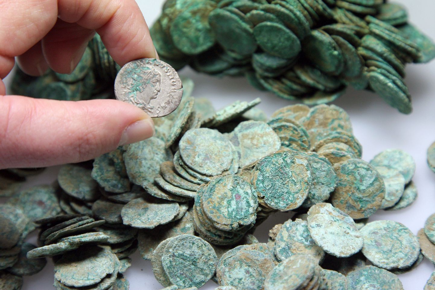 Suurbritannias paljastus üle 30 000 Vana-Rooma mündi