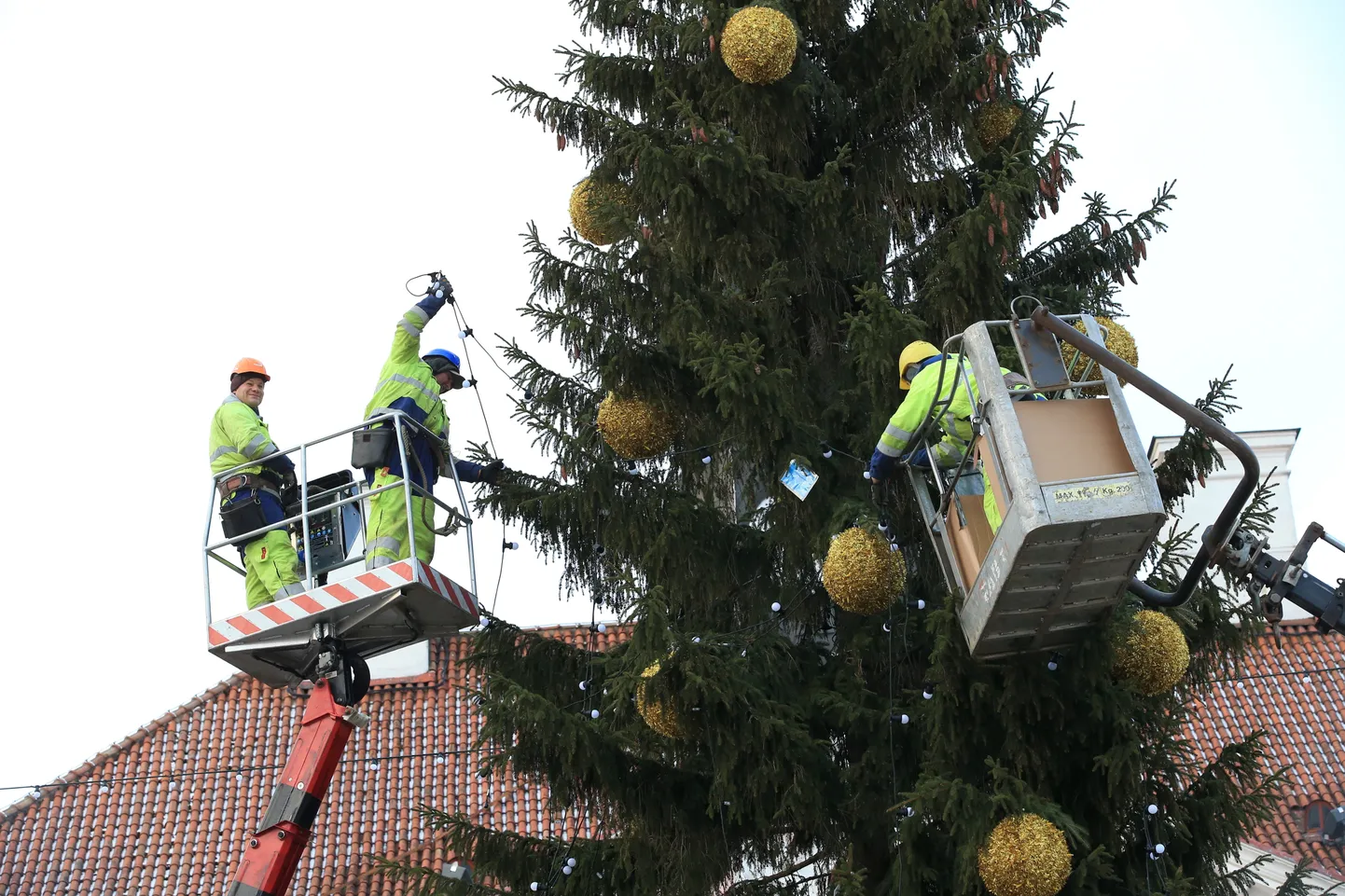 Täna eemaldatakse jõulupuult tuled.