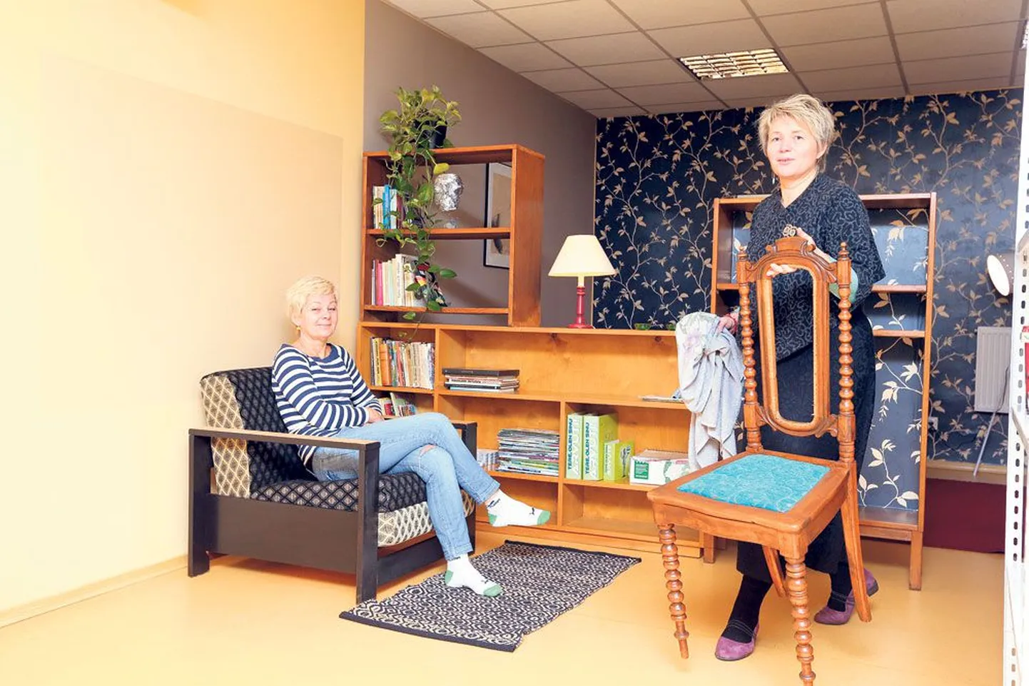 Tartu lastekunstikooli õpetaja Epp Loo (vasakul) ja Masingu koolis töötav lastepsühhiaater Anne Daniel-Karlsen usuvad, et Masingu kooli juurde Pepleri tänavasse rajatud miljööteraapilise ravikodu õdus keskkond ja seal töötavad asjatundjad aitavad seal lühemat või pikemat aega elavatel psüühikahäiretega lastel ja noortel edaspidi iseenda ning kooliga paremini toime tulla.