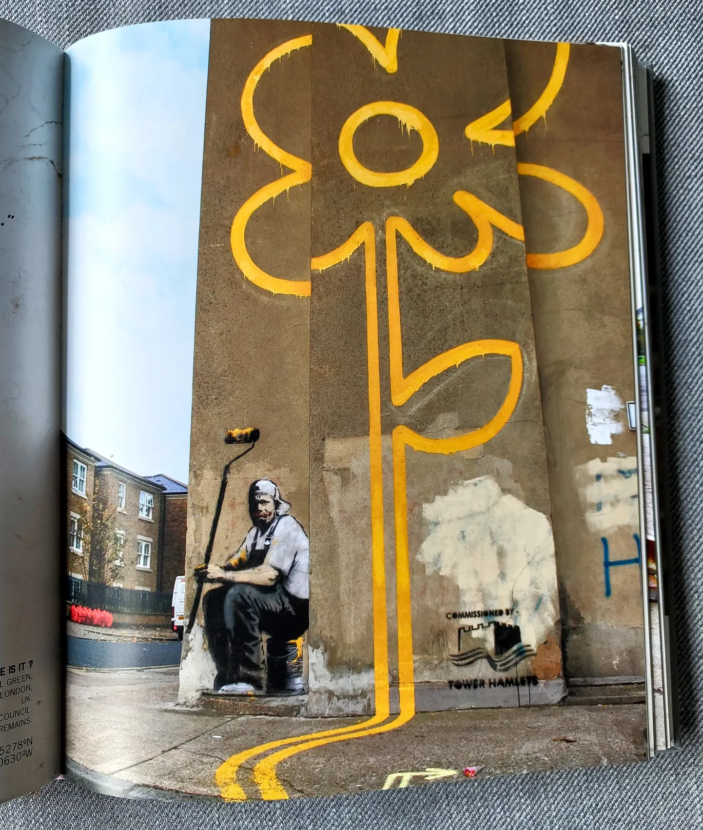 Banksy, «Yellow Lines Flower Painter». Illustratsioon raamatust 'Where's Banksy?' Graffito 2024