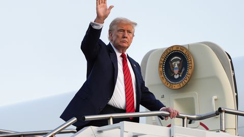 Tramps draud paaugstināt tarifus Indijas precēm, sodot valsti par Krievijas naftas iepirkšanu