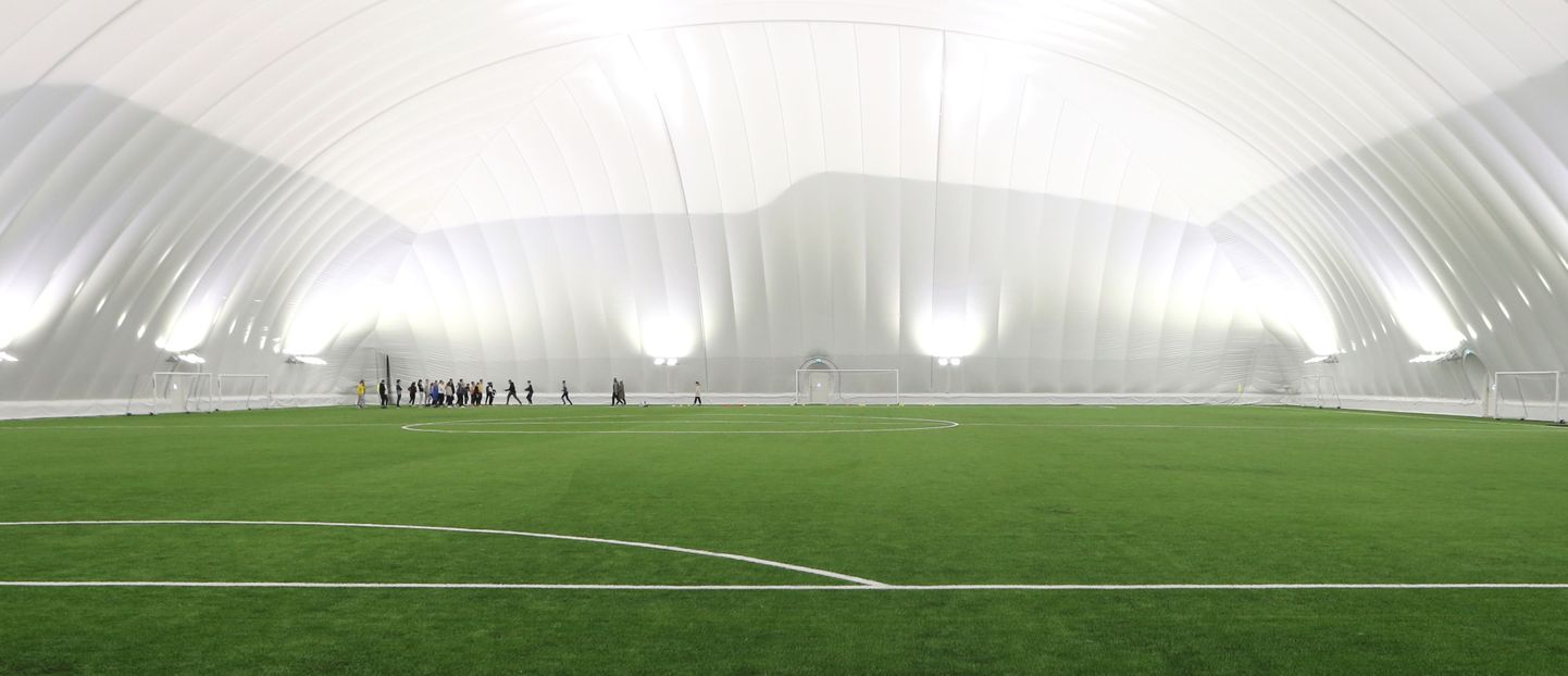 В Тарту строительство футбольного холла при поддержке государства завершилось в начале апреля этого года. На сооружение аналогичного холла Йыхвиская волость тоже получила из государственного бюджета 1,5 миллиона евро.