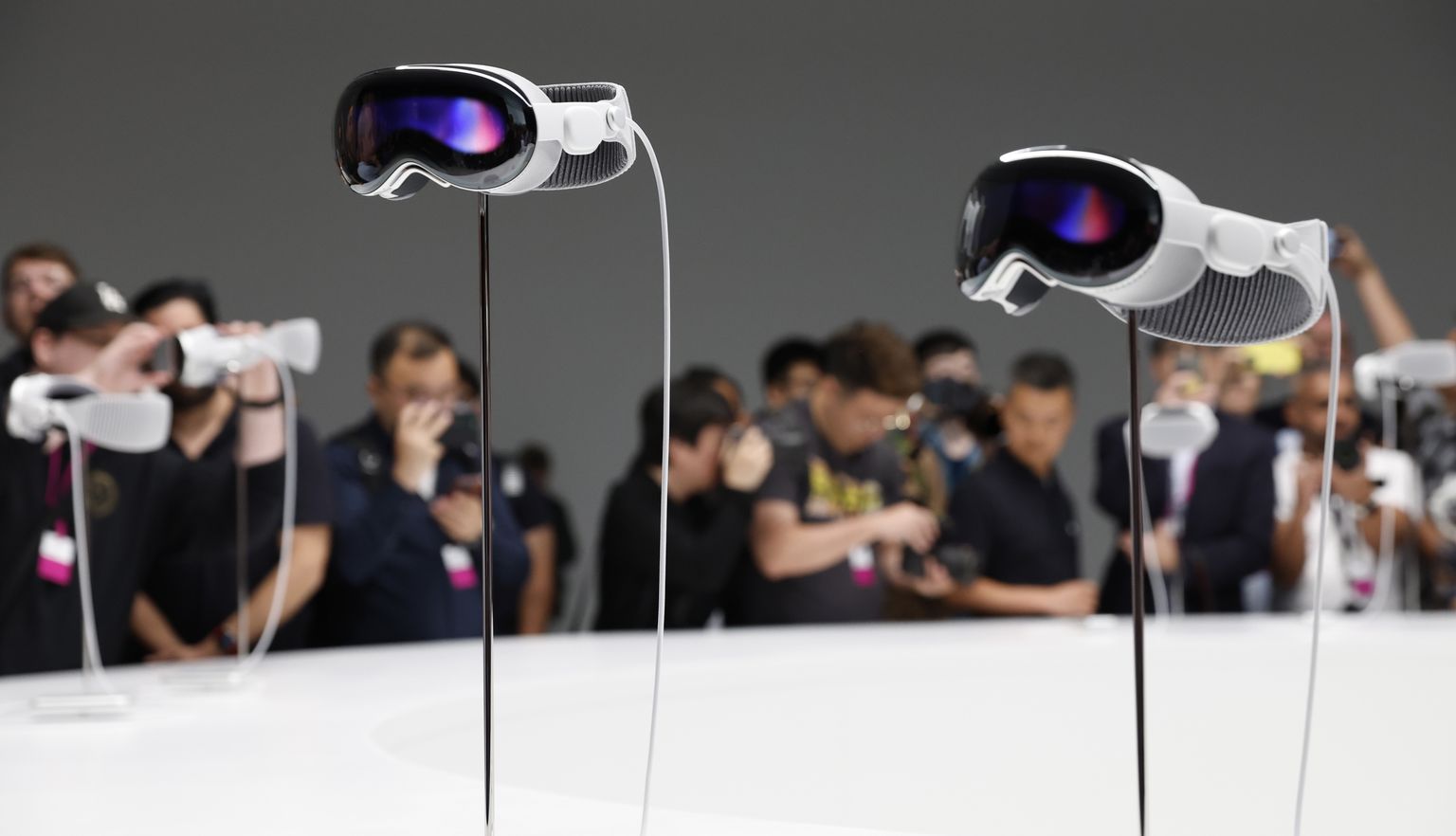 Press 5. juunil 2023 Californias Cupertino kampuses Apple Vision Pro peakomplekti kajastamas.