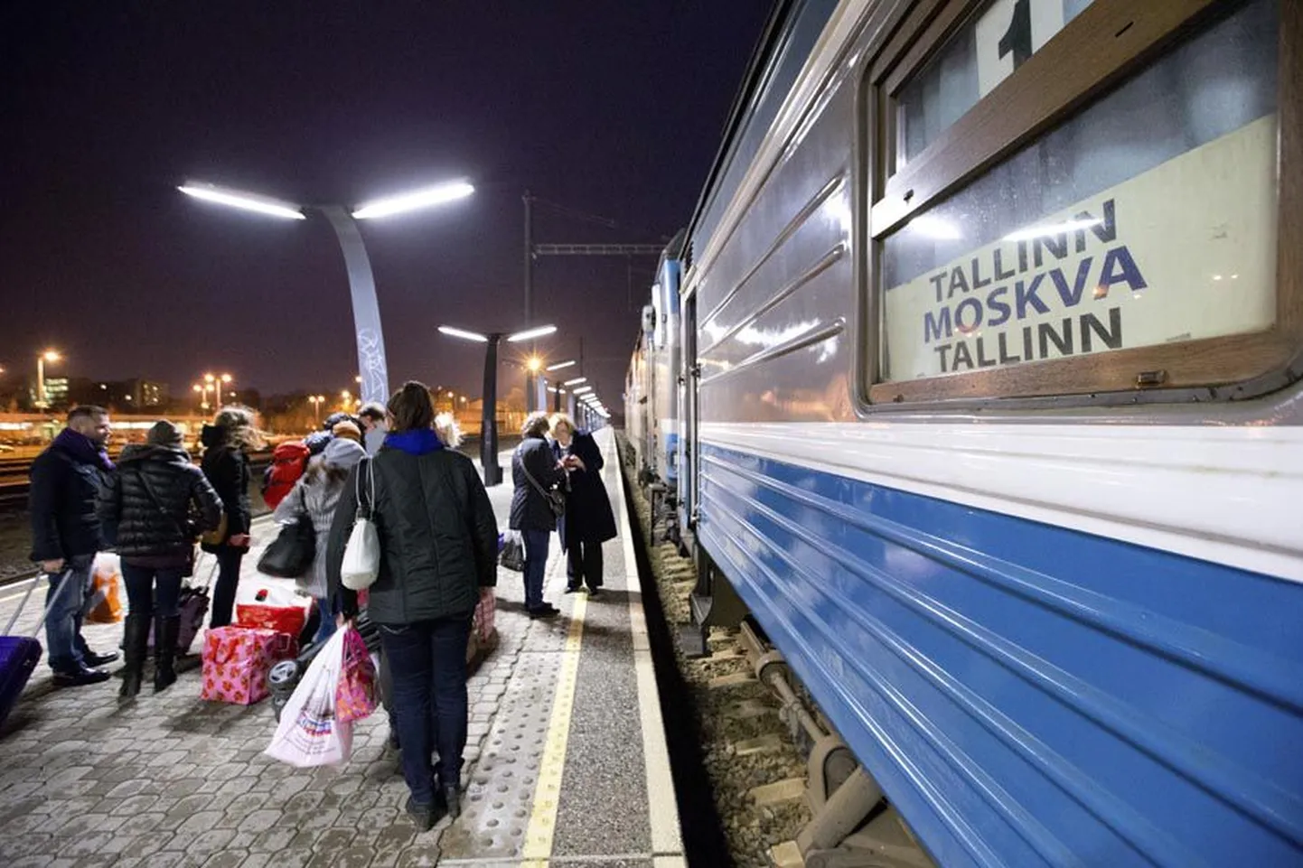 Tallinna–Moskva liinil sõitva rongi viis vagunit oleksid esialgu pidanud Viljandi rahvusvaheliste hansapäevade ajal peavarju pakkuma siinsetele peolistele. Et aga haldamine läheks liiga kalliks, otsustas suurpeo korraldusmeeskond mõttest loobuda.