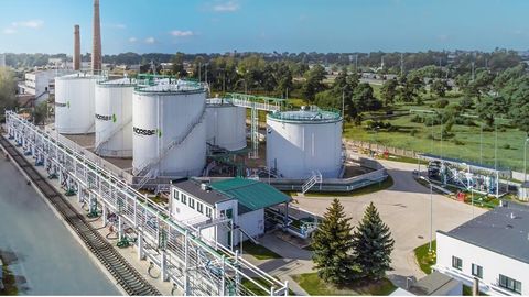 Latvijā būvē īpaši vērtīgas aviācijas degvielas ražotnes. Par kādu naudu?