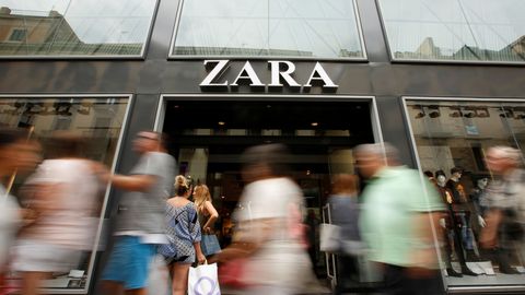 Zara затравили за юбку с символами нацизма и ненависти