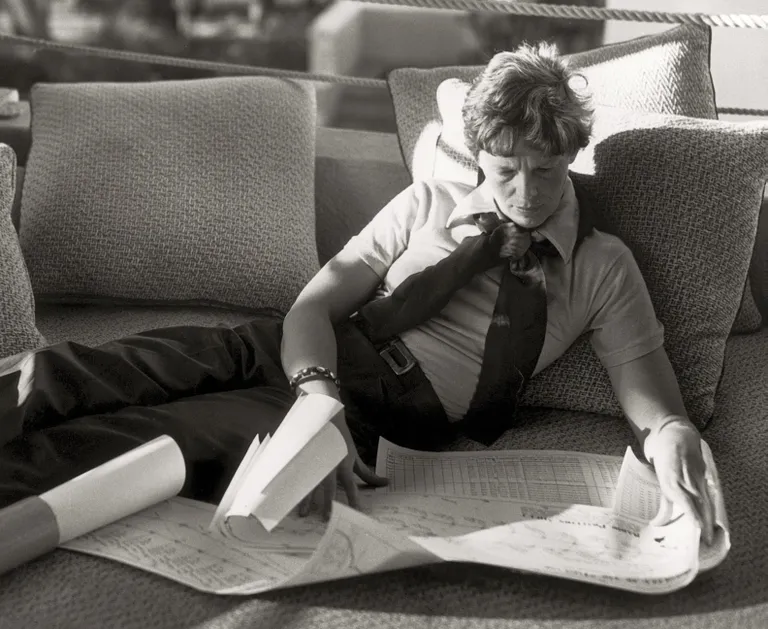 Amelia Earhart jaanuaris 1935 Hawaiil Honolulus valmistamas ette oma ümbermaailmalendu
