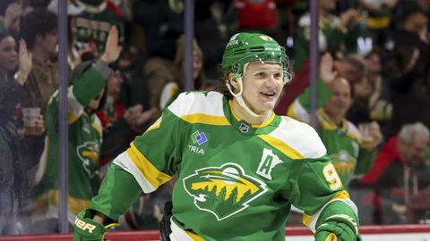 Minesotas "Wild" ar Kaprizovu noslēdz lielāko līgumu NHL vēsturē