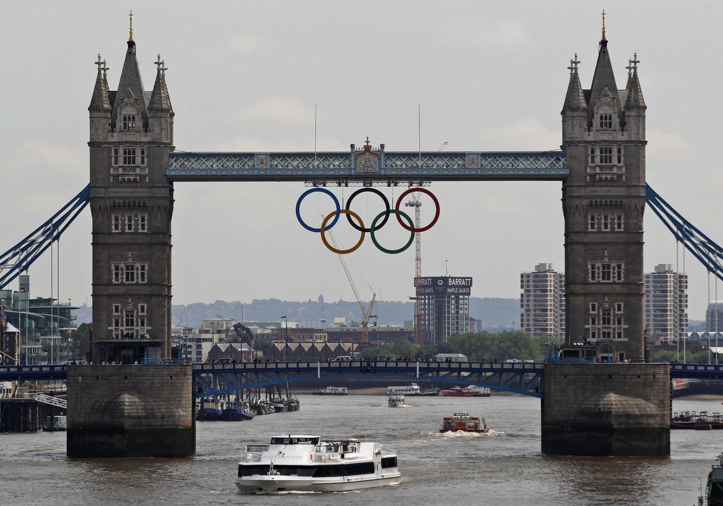 Olümpiarõngad Londonis Toweri sillal.