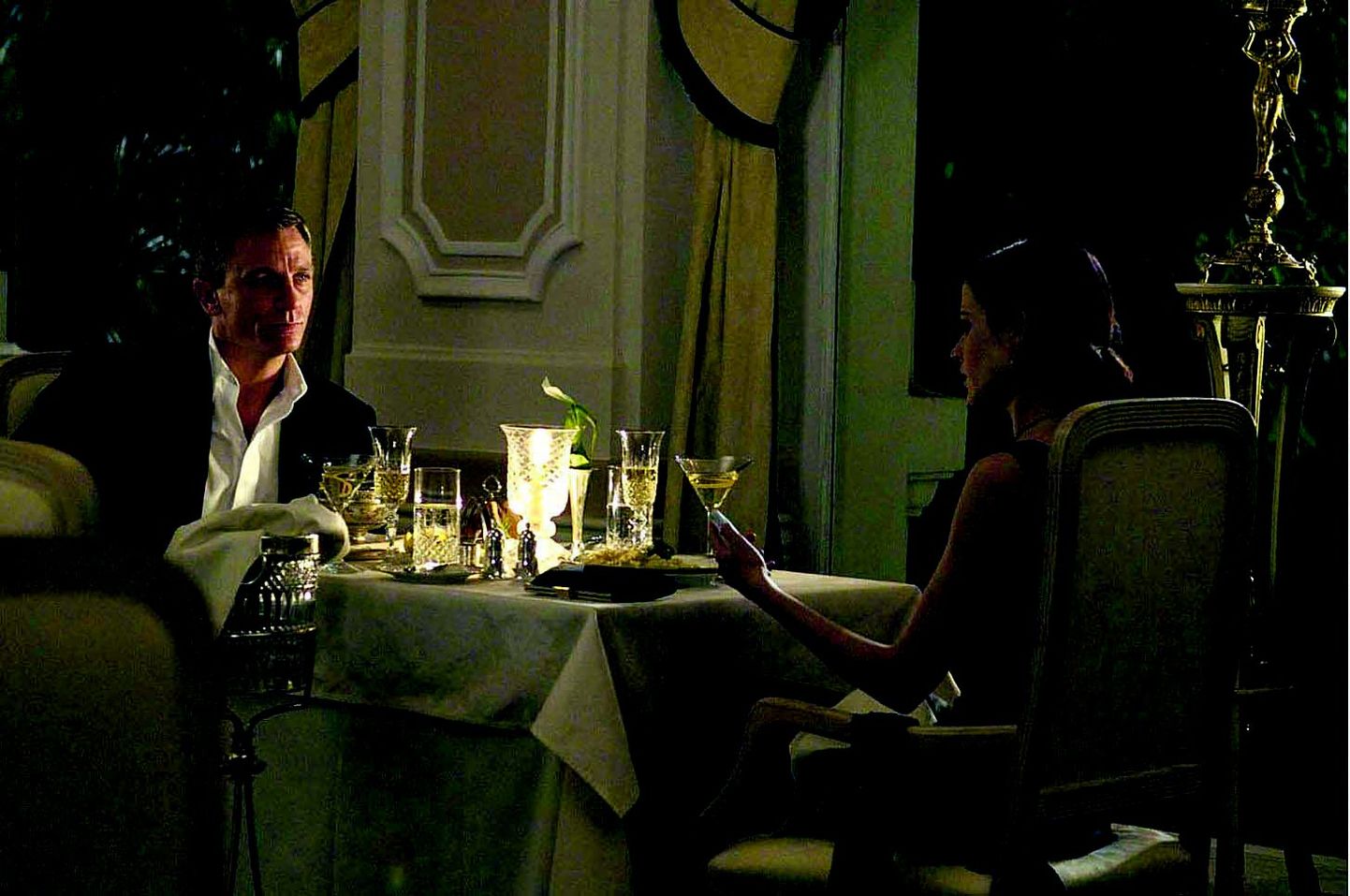 James Bond (Daniel Craig) ja Vesper Lynd (Eva Green) on mõlemad spioonifilmikangelased, kel olemas ka oma prototüüp, Bondil on neid koguni mitu.