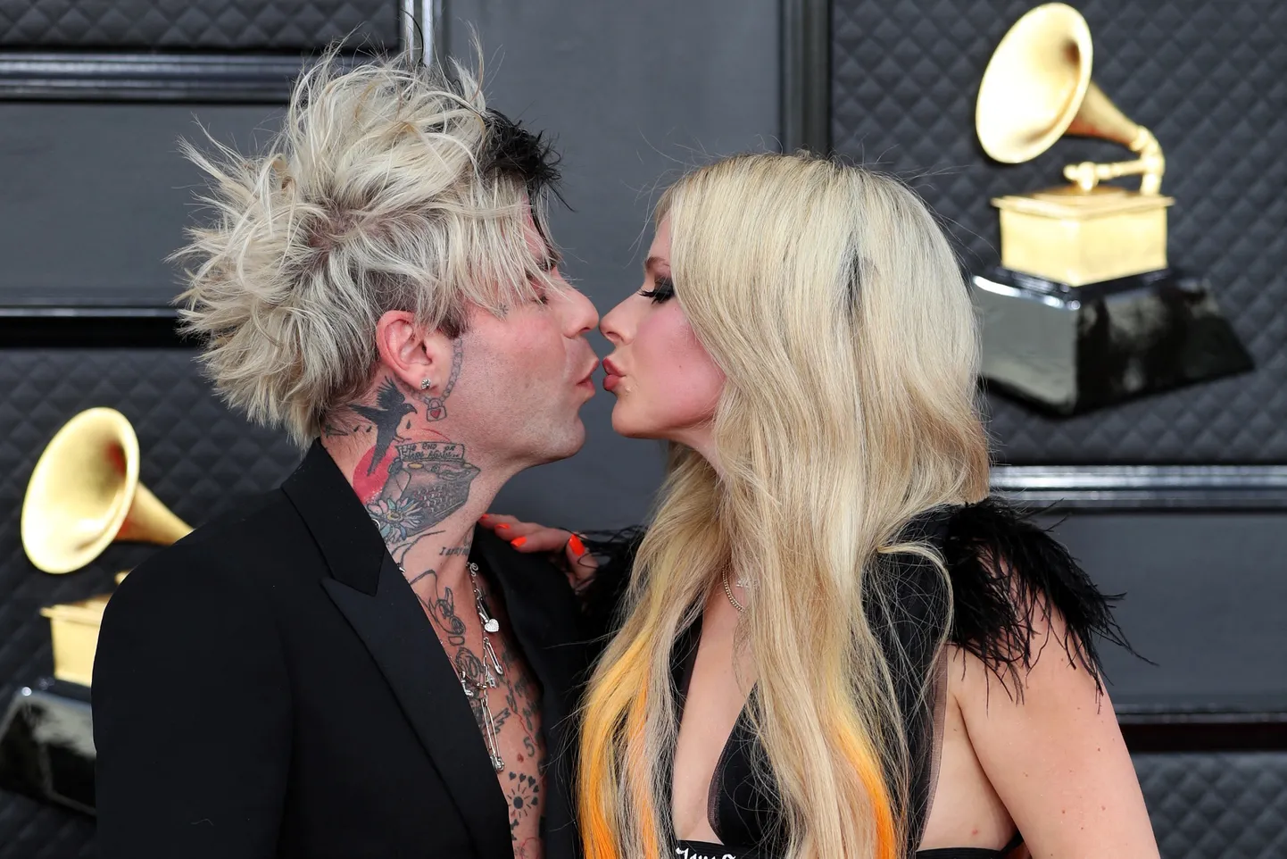 Avrila Lavinja un "Mod Sun"