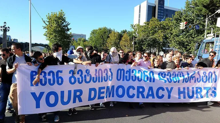 Студенты протестуют против пыток в тюрьмах. Сентябрь 2012 год.