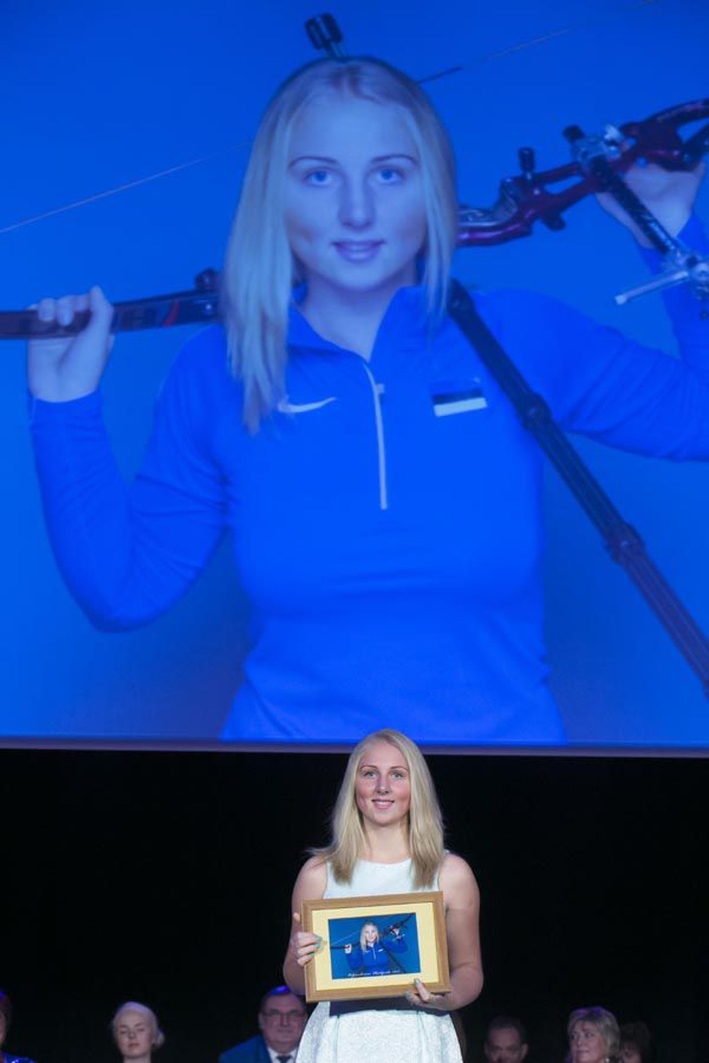 Eesti juunioride vibulaskmise meister Laura Nurmsalu sõidab veebruari lõpul Prantsusmaale sisemaailmameistrivõistlustele. Pilt on tehtud jaanuaris Sakala keskuses peetud «Pärlipeol».