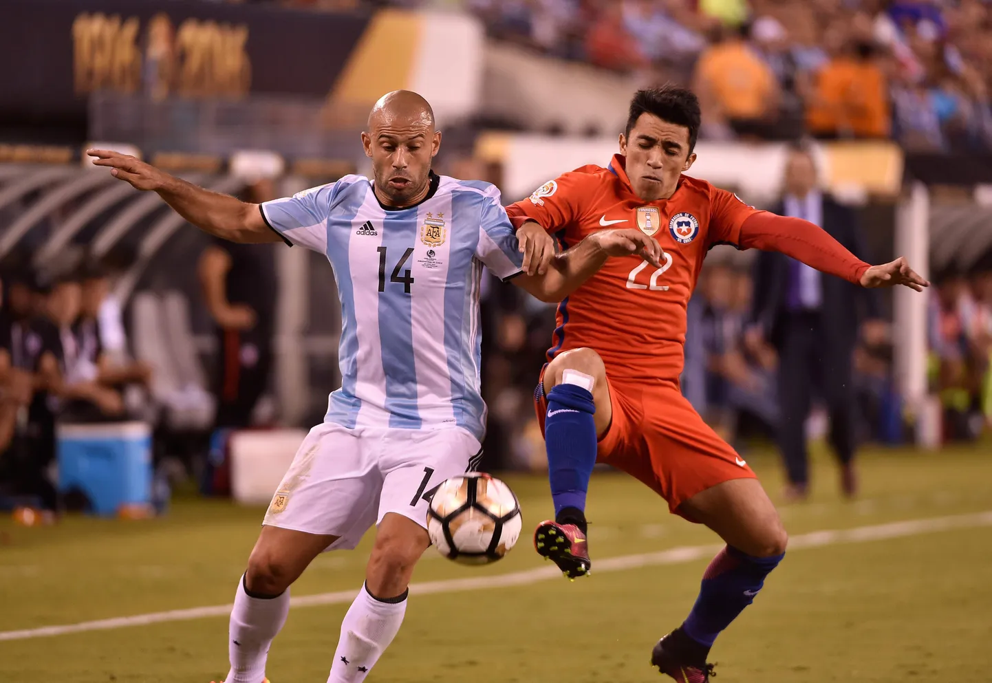 Javier Mascherano (vasakul) Copa America finaalis.