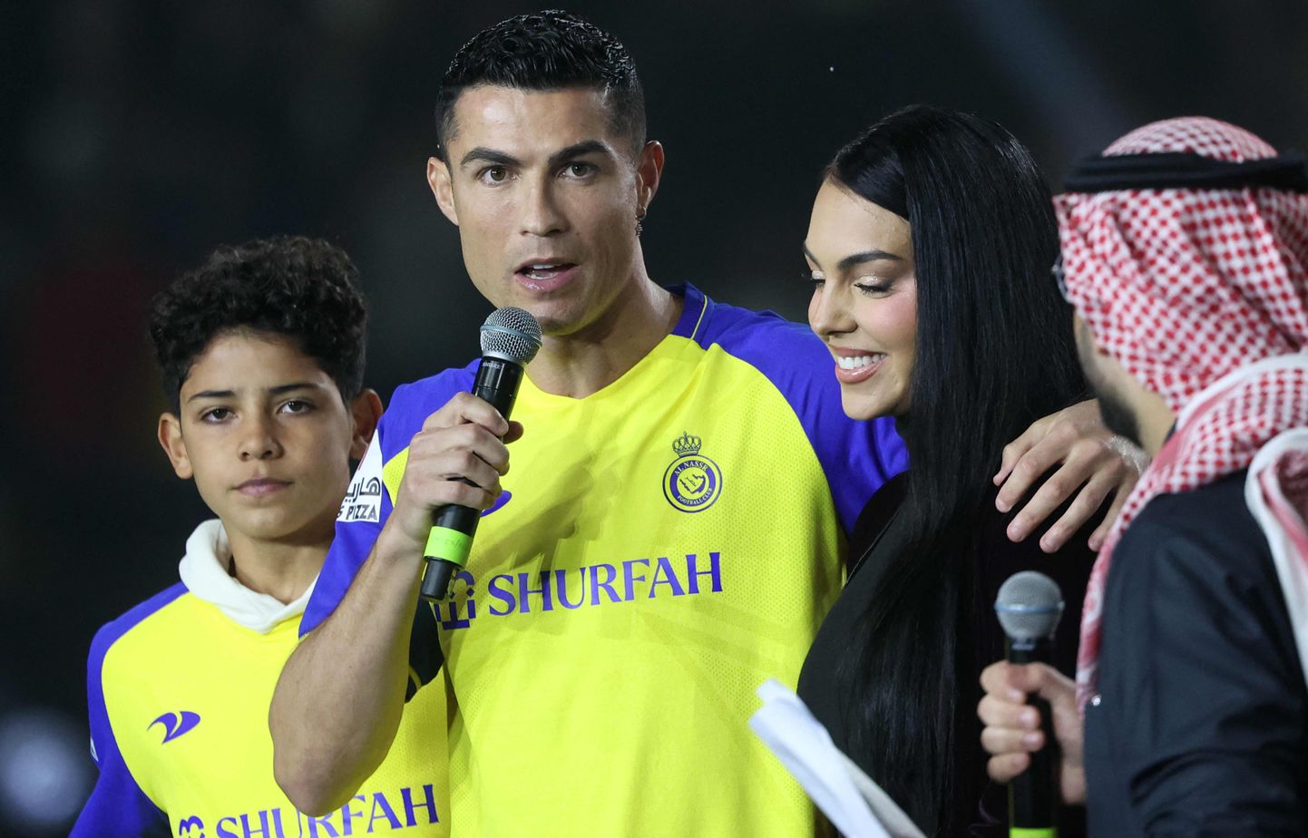Georgina Rodriguez (paremalt teine) koos Cristiano Ronaldoga (vasakult teine).