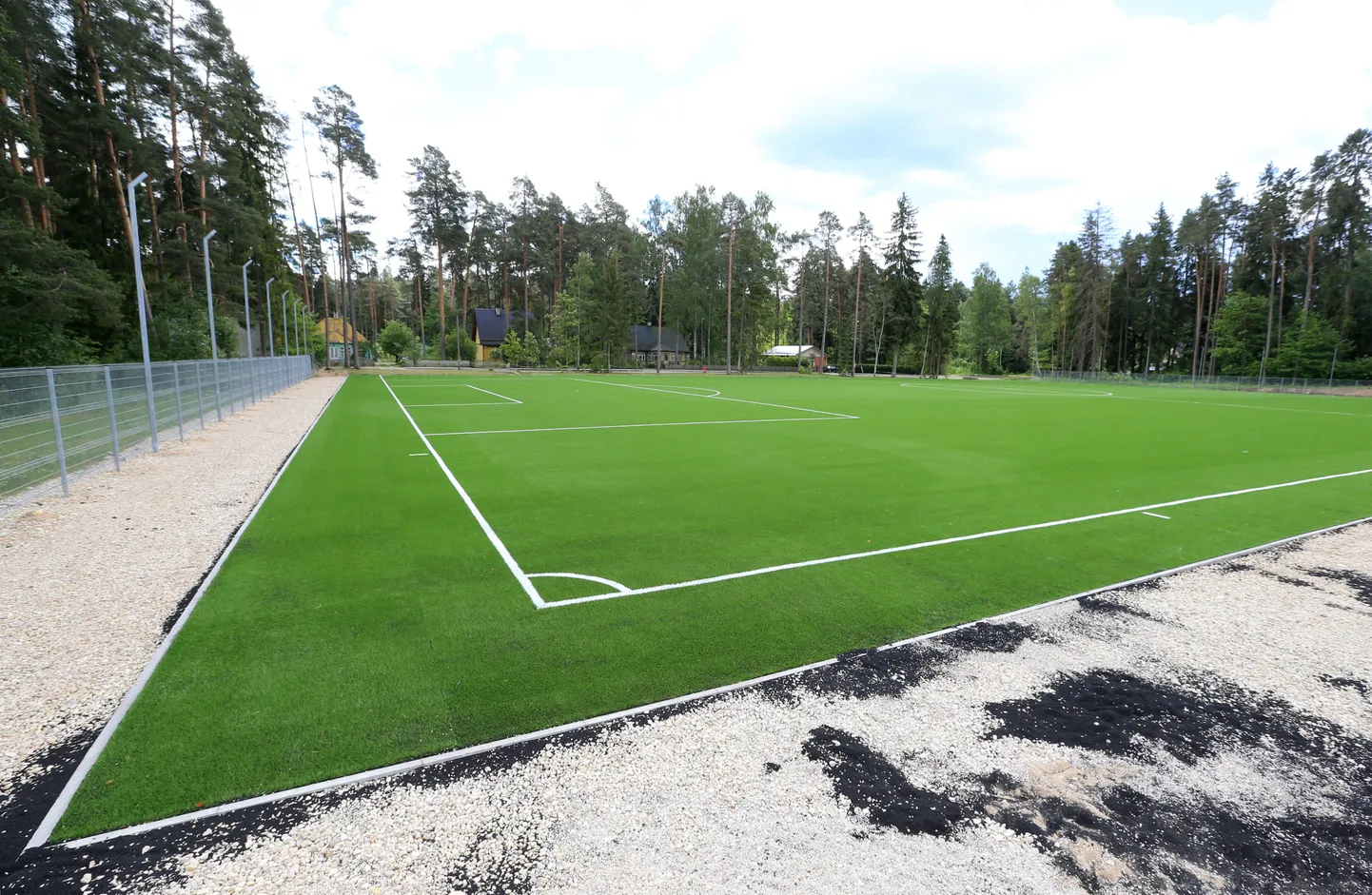 Kunstmuruväljak.