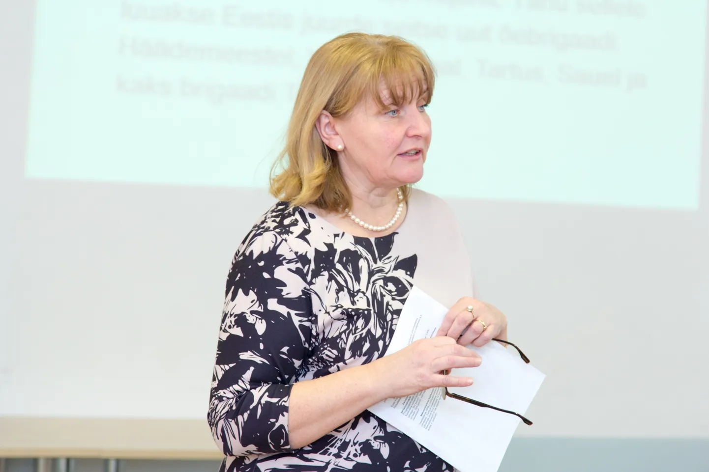 Sotsiaalkaitseminister Helmen Kütt kohtus valgas kodanikega.