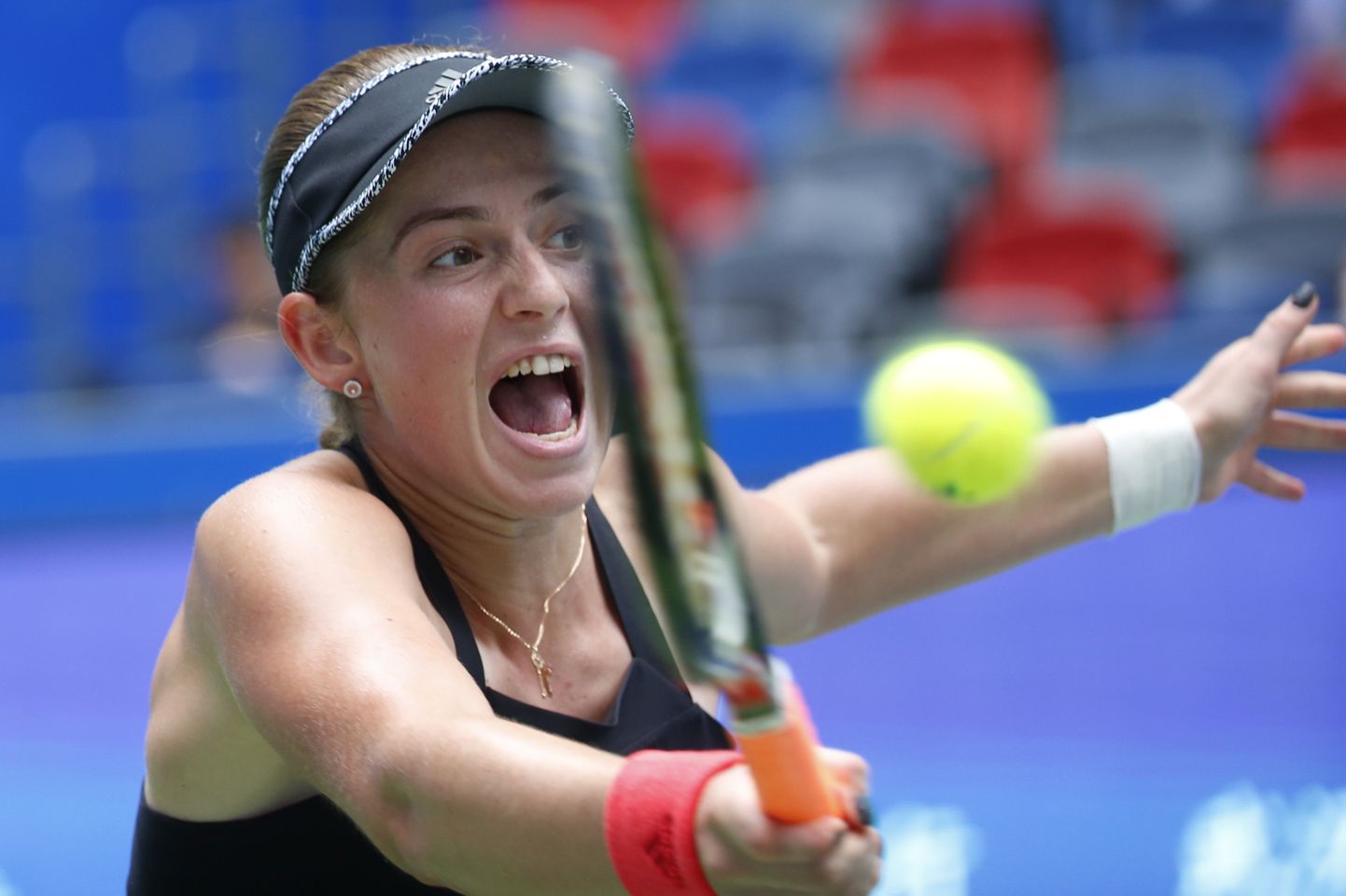 Jelena Ostapenko otsus eliiturniirist loobuda rõõmustas Hiina tennisepublikut, kes näeb nüüd ühe kaasmaalase asemel kahte.