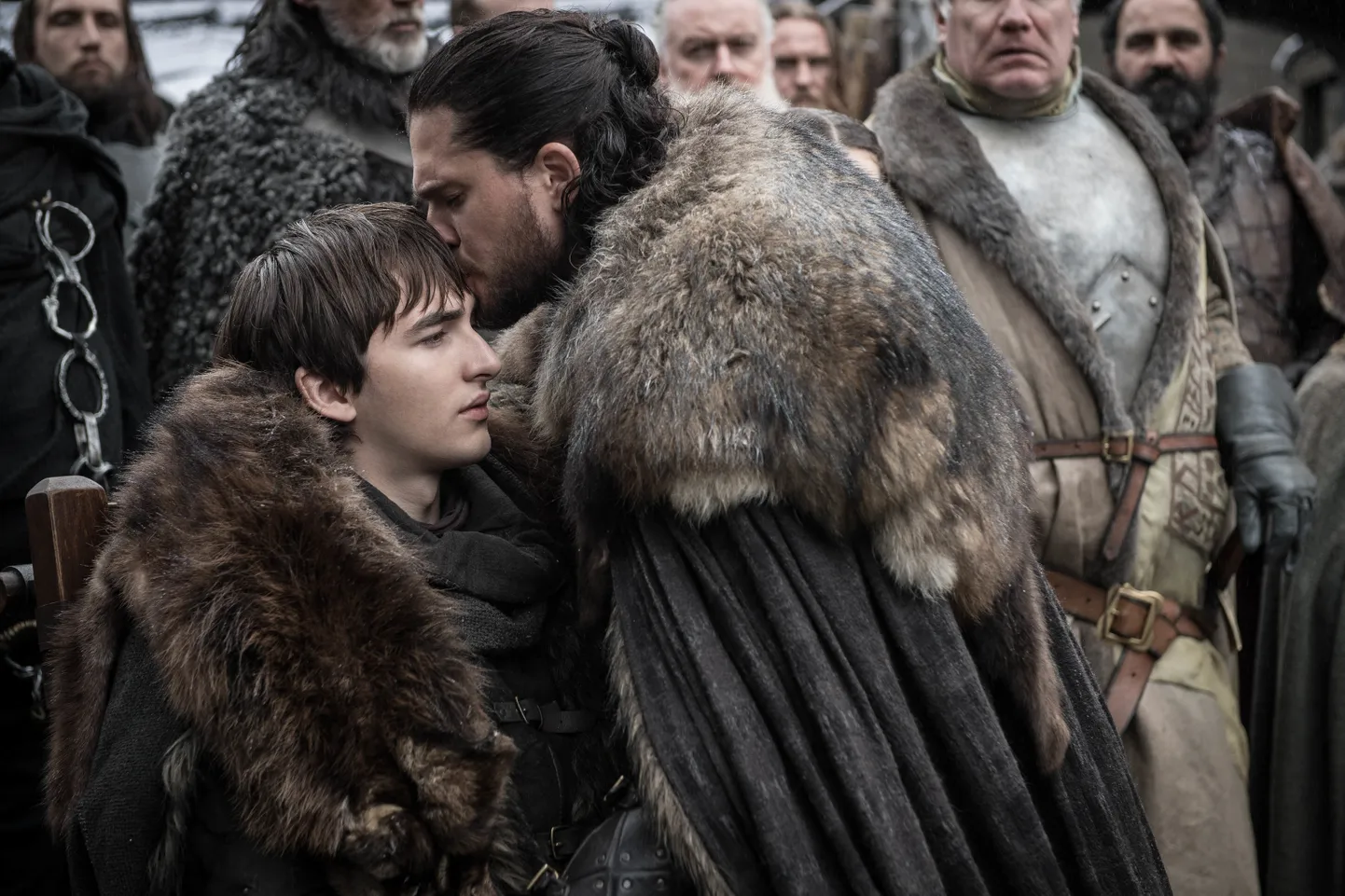 Kit Harington ( Jon Snow)  ja Isaac Hempstead-Wright (Bran Stark) sarjas «Troonide mäng»