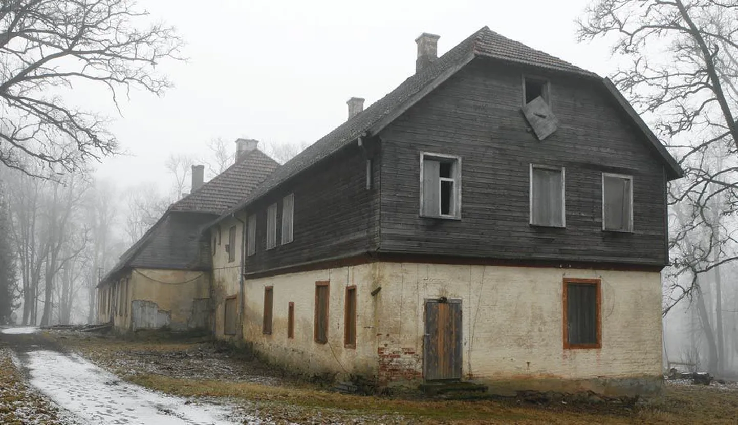 Kunagi osteti Loodi mõis selleks, et hiljem kallimalt edasi müüa. Praeguseks on hoone kurvas seisus.