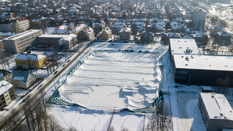 Sõle spordikeskuse kaarhall vajust peale püstitamist taaskord kokku. Foto