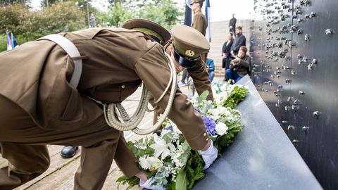 Estonia Commemorates Victims of Communism and Nazism at Maarjamäe