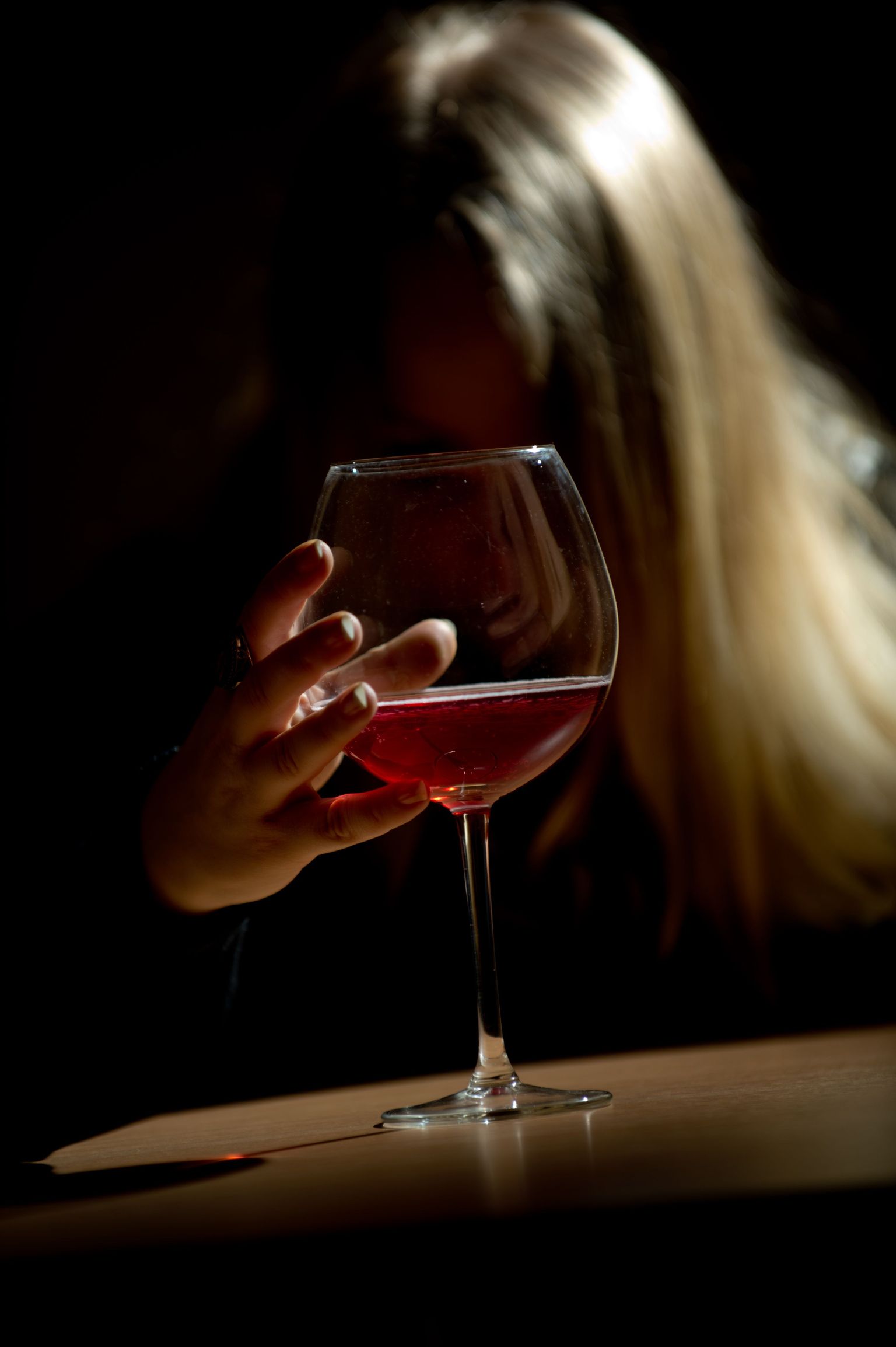 Alkoholi müügile tõsiseid piiranguid seav seaduseelnõu jõuab Riigikogu saali.