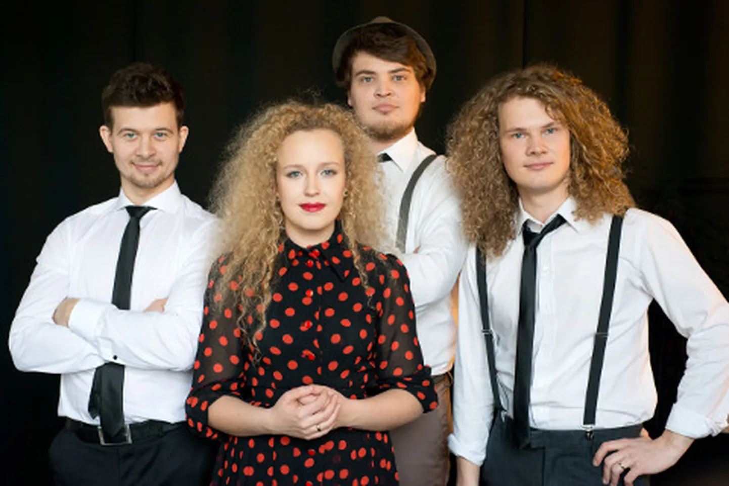12. veebruaril esinevad nad Jõhvi kontserdimajas: (paremalt) Villu Talsi, Taavet Niller, Eeva Talsi ja Jalmar Vabarna. Curly Strings!