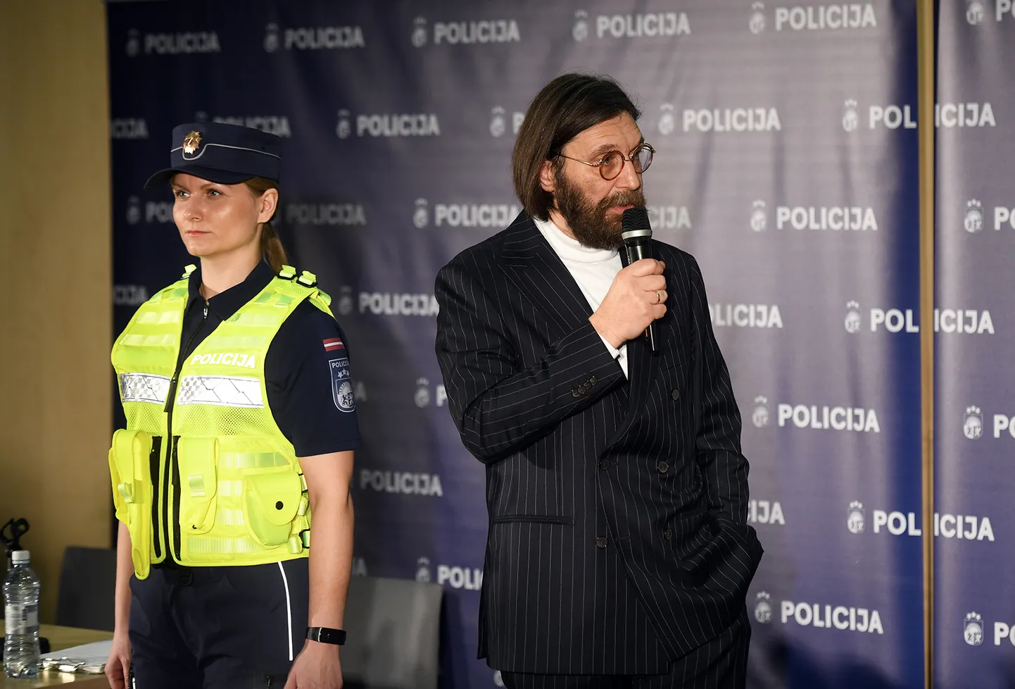 Valsts policija prezentē jauno formas tērpu dizaina paraugu