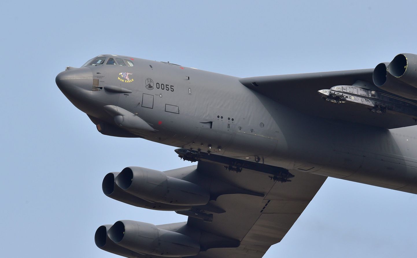 USA B-52 Stratofortress lendamas Lõuna-Korea kohal.
