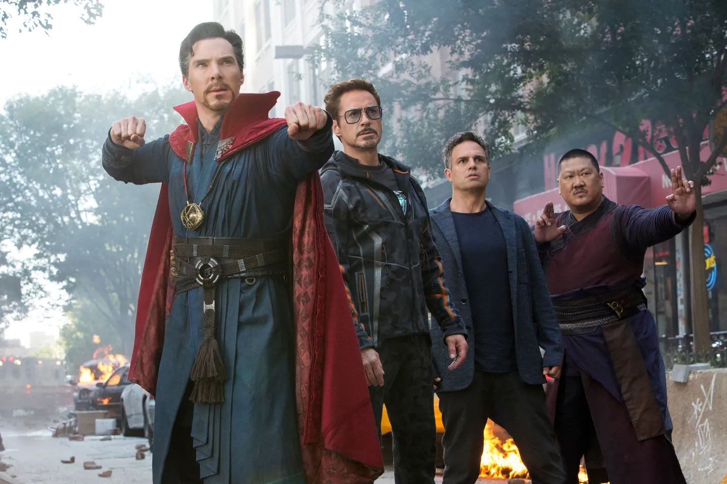 Benedict Cumberbatch, Robert Downey Jr., Mark Ruffalo ja Benedict Wong filmis «Tasujad: Igaviku sõda»