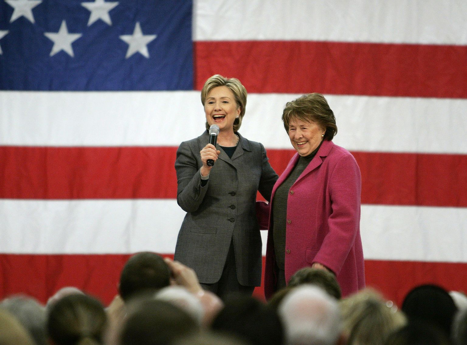 Hillary Clinton oma ema Dorothyga 2007. aastal, kui ta esimest korda presidendiks kandideeris.